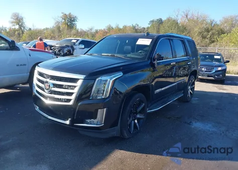 2015 Cadillac Escalade Luxury z USA, uszkodzony, nr VIN 1GYS4BKJ2FR246075